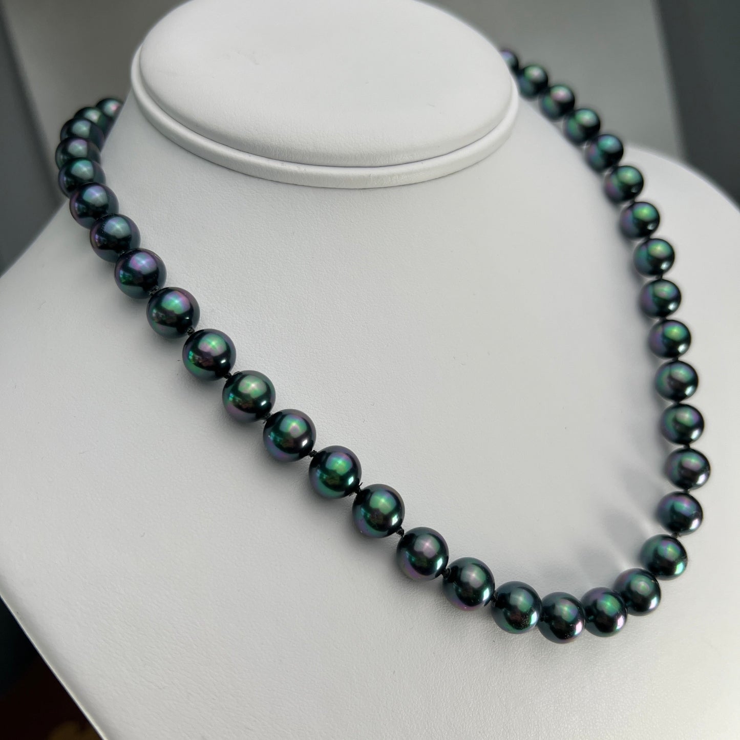 AUCTION WIN - RESERVED** Peacock faux pearl strand with 14k yellow gold clasp
