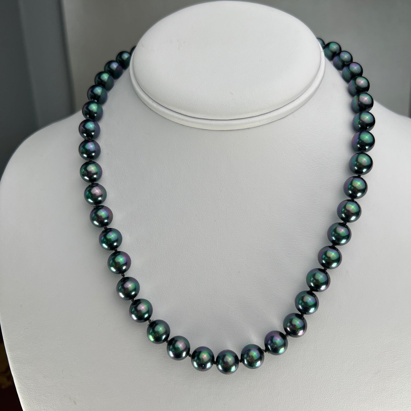 AUCTION WIN - RESERVED** Peacock faux pearl strand with 14k yellow gold clasp