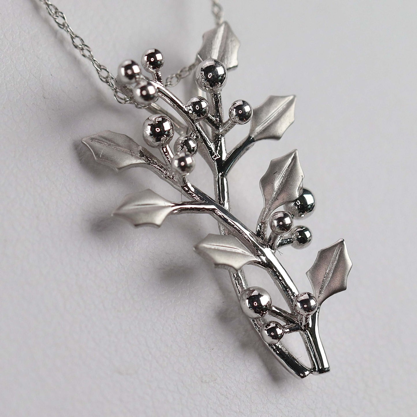 SPECIAL! Holly necklace (December) in white gold