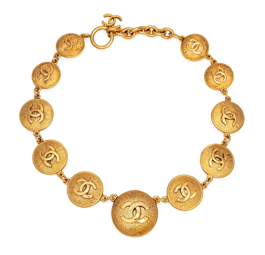 80s Chanel Vintage Medallion Necklace 17 Choker Yellow Gold Tone Graduated